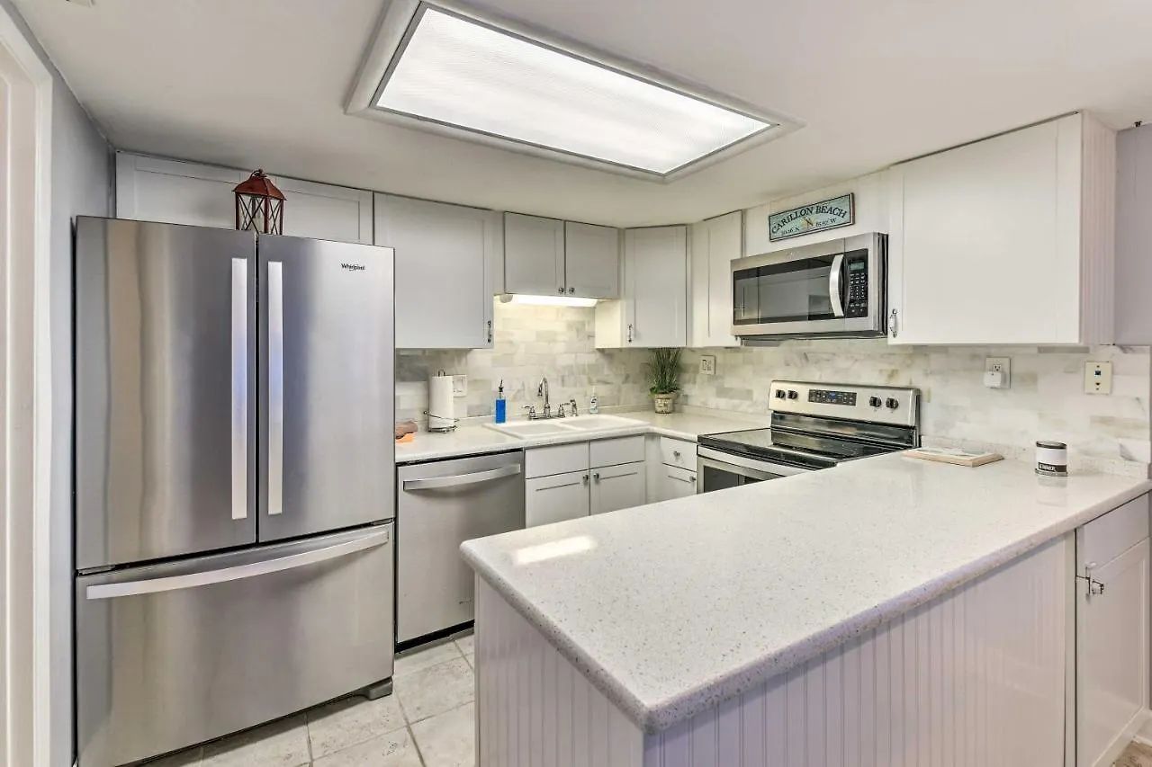 Panama City Beachfront Condo, Near Pier Park! 0*, Panama City Beach
